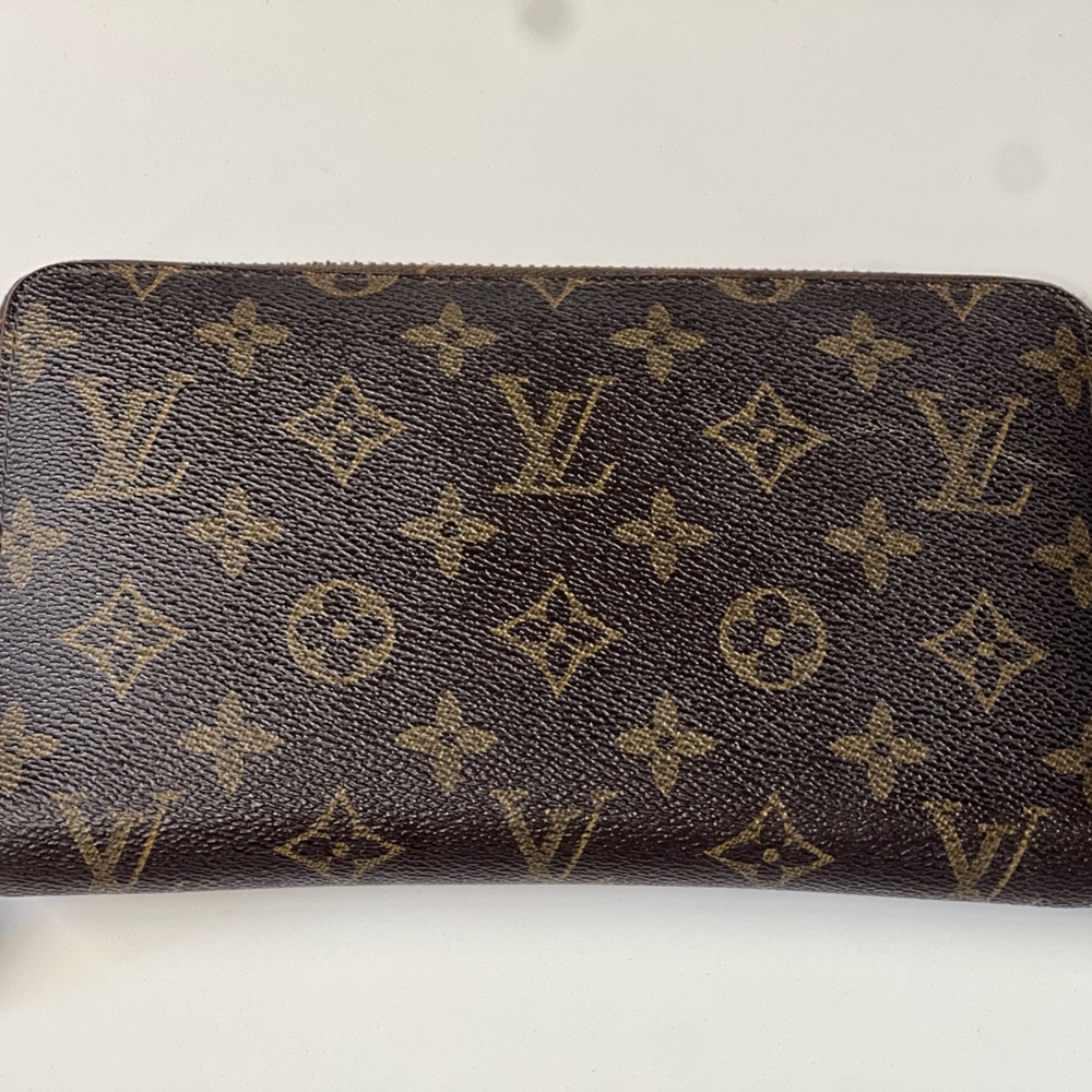 Used Louis Vuitton Zippy Wallet